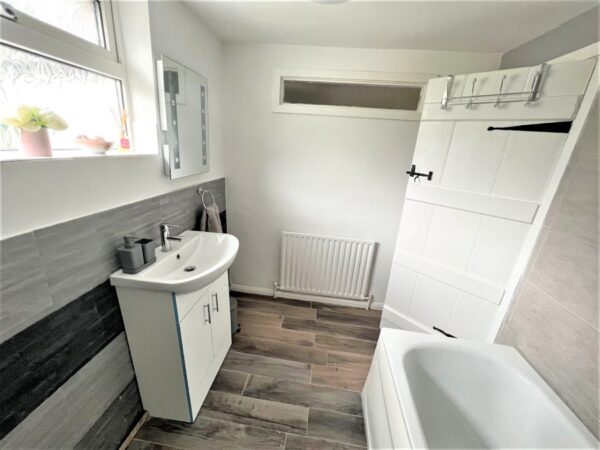 1 Bedroom House (Cottage) To Let - High Wycombe