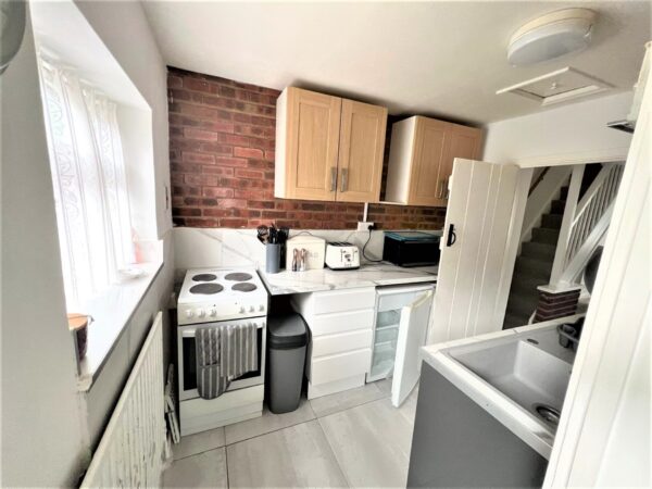 1 Bedroom House (Cottage) To Let - High Wycombe