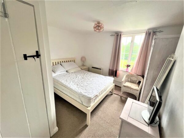 1 Bedroom House (Cottage) To Let - High Wycombe