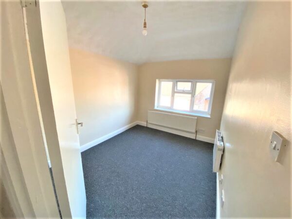 1/2 Bedroom Flat To Let - Hp12