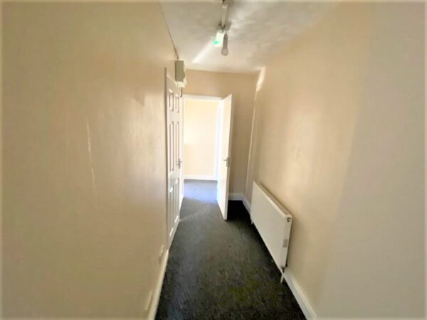 1/2 Bedroom Flat To Let - Hp12