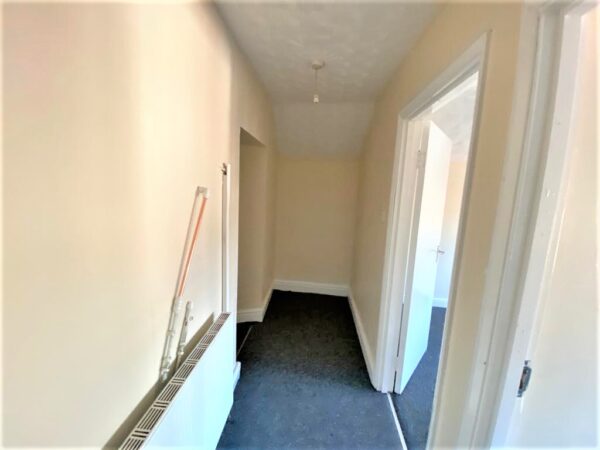 1/2 Bedroom Flat To Let - Hp12