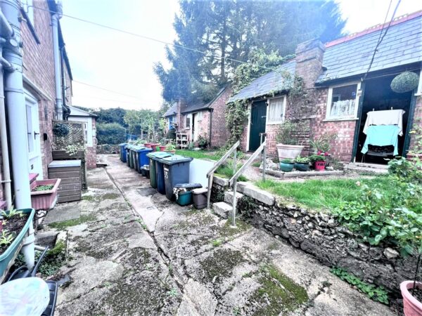 1 Bedroom Cottage To Let - High Wycombe