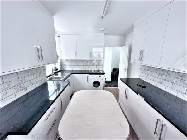 4 Bedroom Flat High Wycombe