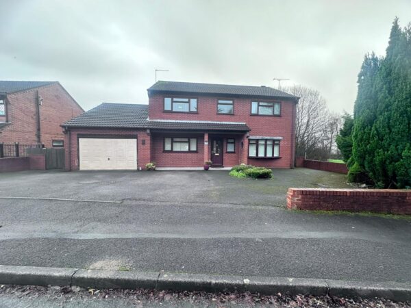 4 Bedroom House - Stoke On Trent