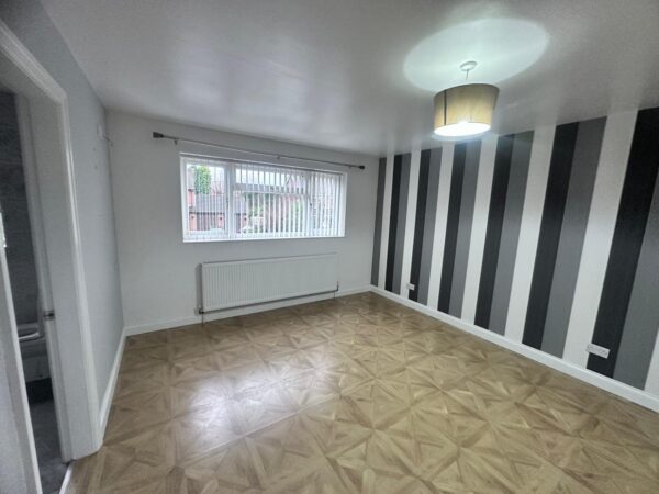 4 Bedroom House - Stoke On Trent