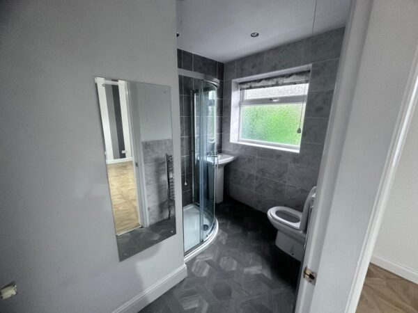 4 Bedroom House - Stoke On Trent