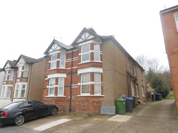 2 Bedroom Flat To Let - HP13