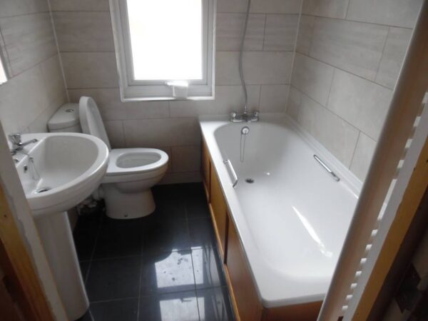 2 Bedroom Flat To Let - HP13