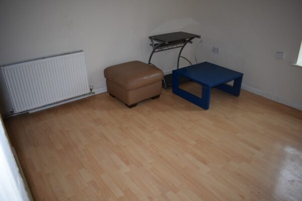 2 Bedroom Flat To Let - HP11