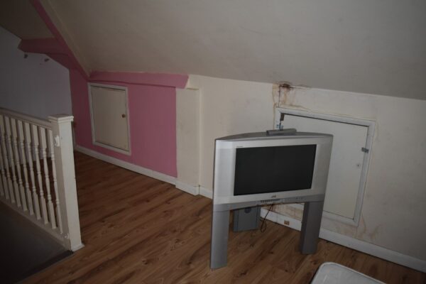 2 Bedroom Flat To Let - HP11