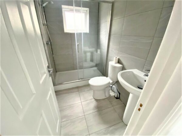 1 Bedroom Flat To Let - HP11