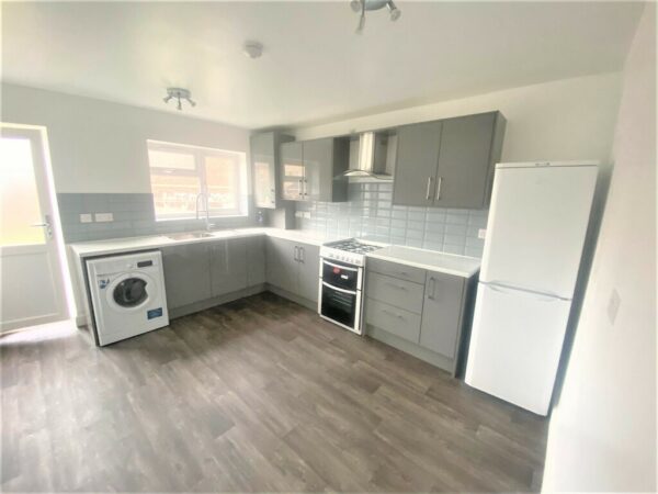 1 Bedroom Flat To Let - HP11