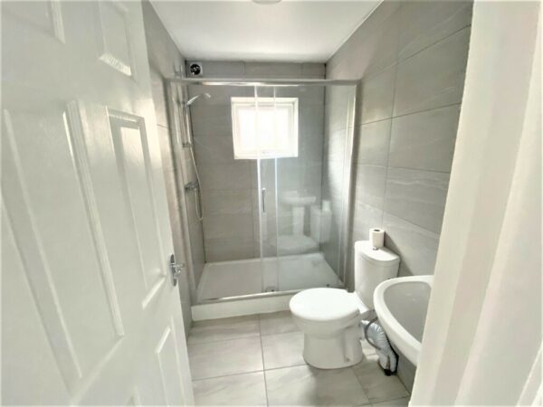 1 Bedroom Flat To Let - HP11