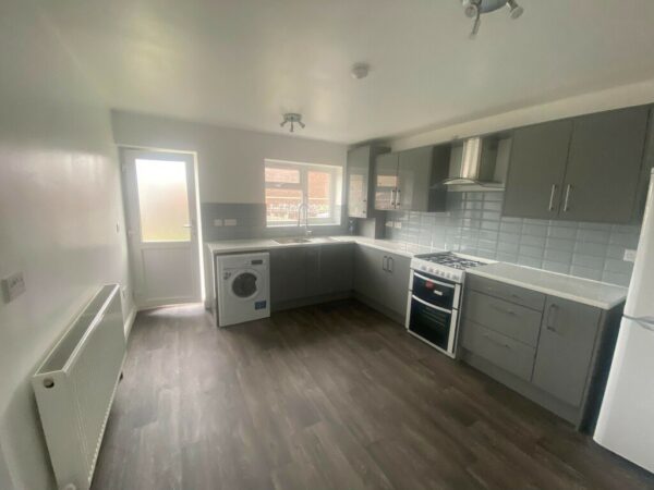 1 Bedroom Flat To Let - HP11