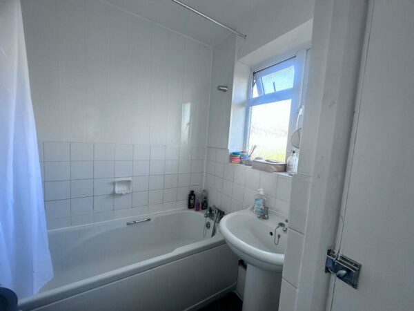 3 Bedroom House To Let - HP13