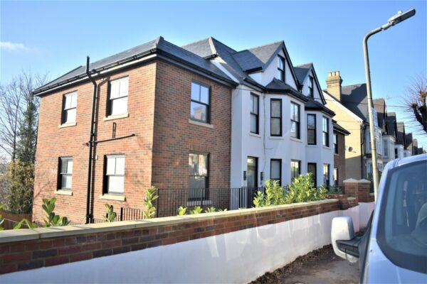 Studio Flat To Let - HP13