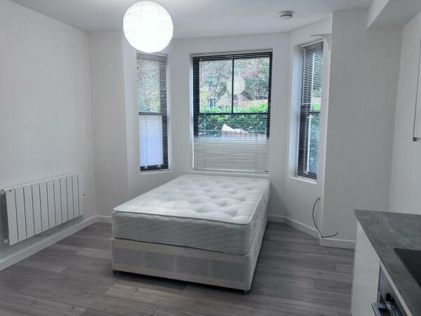 Studio Flat To Let - HP13