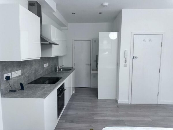 Studio Flat To Let - HP13