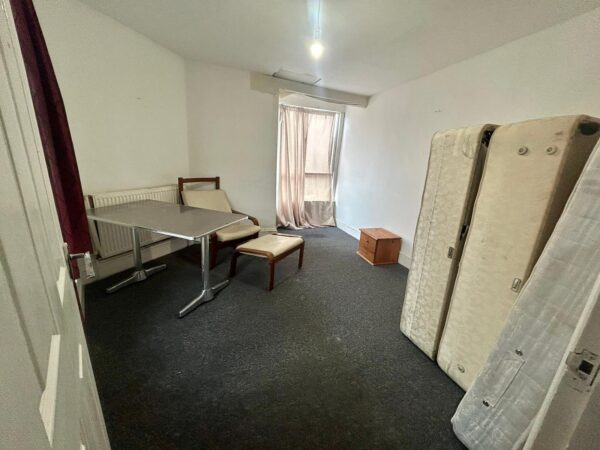 2 Bedroom Flat - HP12