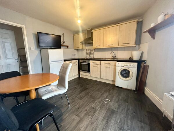 2 Bedroom Flat - HP12