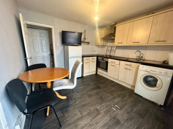 2 Bedroom Flat - HP12