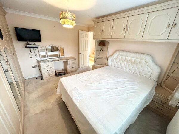 4 Bedroom House To Let - HP13