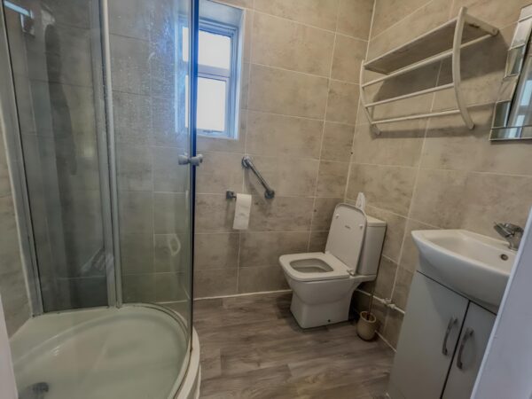 2 Bedroom Flat To Let - HP12