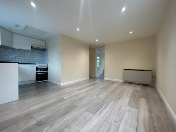 1 Bedroom Flat To Let - HP12