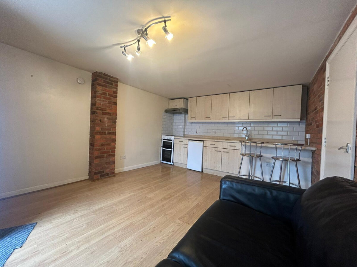 1 Bedroom Flat To Let - HP12