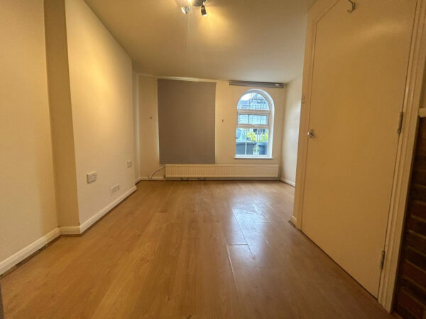 1 Bedroom Flat To Let - HP12