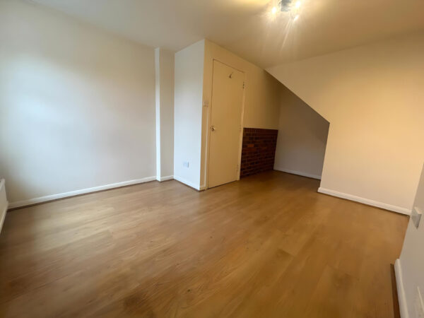 1 Bedroom Flat To Let - HP12