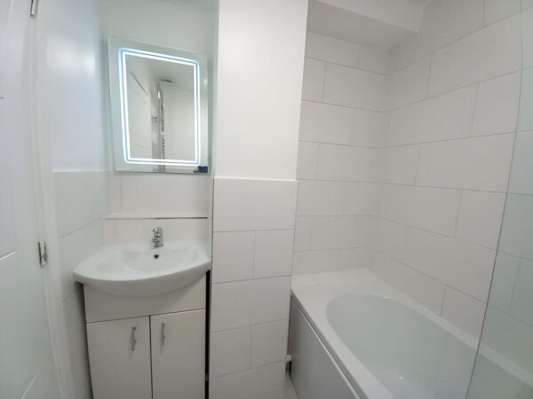 1 Bedroom Flat To Let - HP11