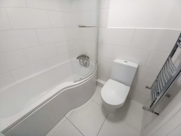 1 Bedroom Flat To Let - HP11