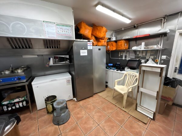 Commercial Kitchen To Let - HP11