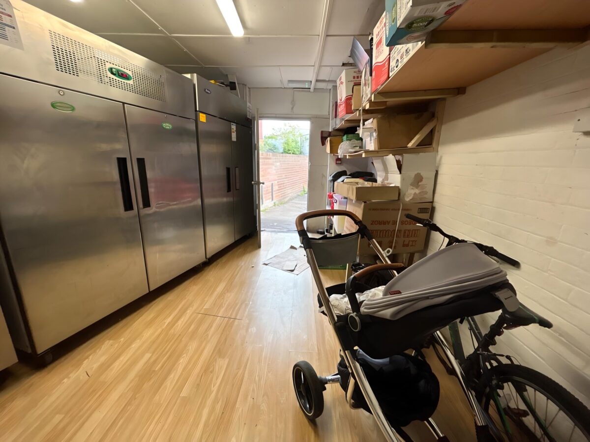 Commercial Kitchen To Let - HP11