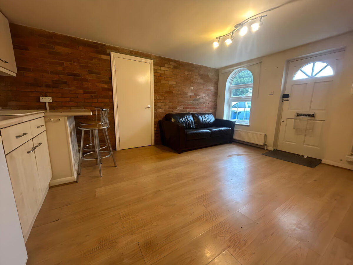 1 Bedroom Flat To Let - HP12