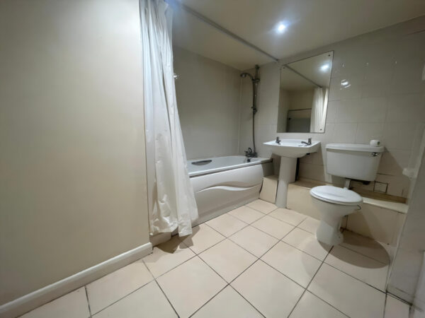 1 Bedroom Flat To Let - HP12