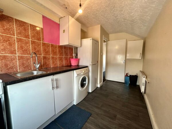 1/2 Bedroom Flat To Let - Hp12