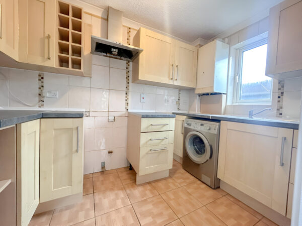 2 Bedroom Maisonette To Let - HP13