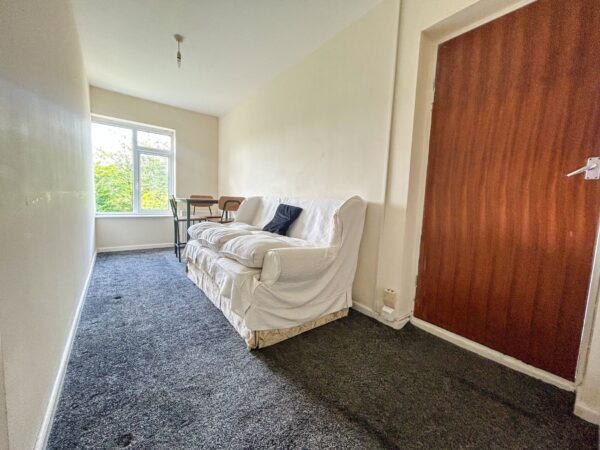 3 Bedroom Flat To Let - HP11