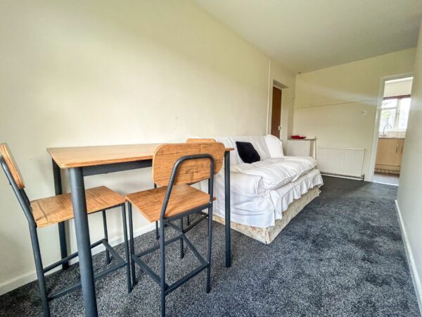 3 Bedroom Flat To Let - HP11