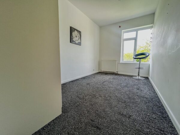 3 Bedroom Flat To Let - HP11