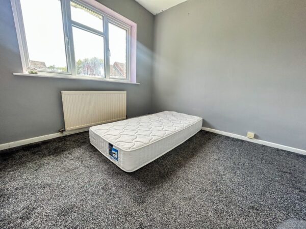 3 Bedroom Flat To Let - HP11