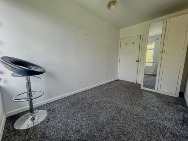 3 Bedroom Flat To Let - HP11