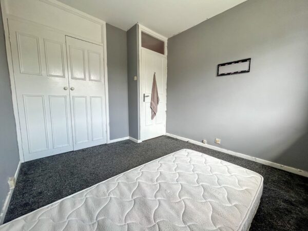 3 Bedroom Flat To Let - HP11