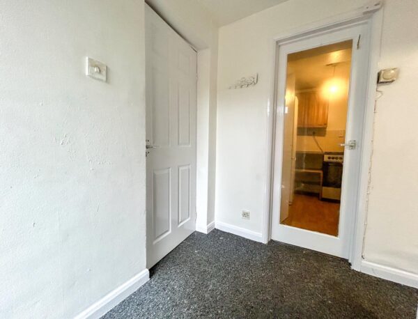 1 Bedroom Flat To Let - HP13