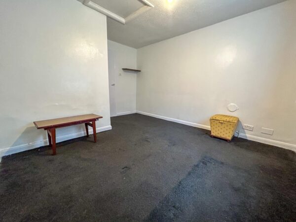 1 Bedroom Flat To Let - HP13