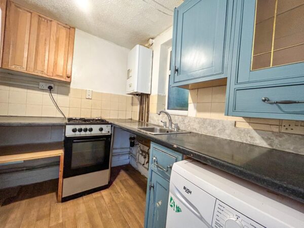 1 Bedroom Flat To Let - HP13