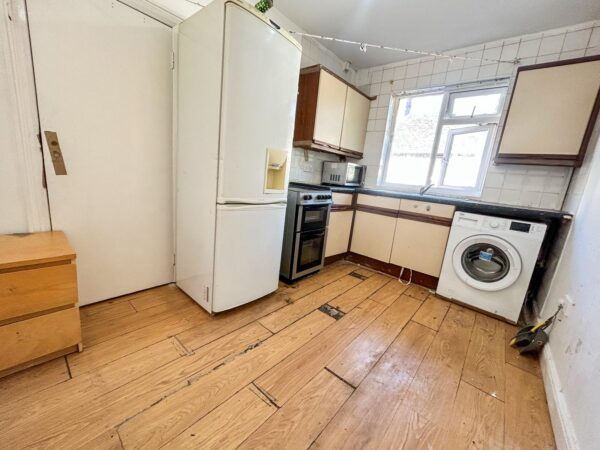 Studio Flat To Let - HP12